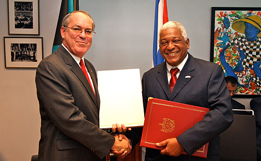 Bahamas signs maritime agreement