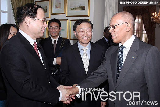 Governor General Sir Arthur Foulkes (right) welcomes Feng Guoqin