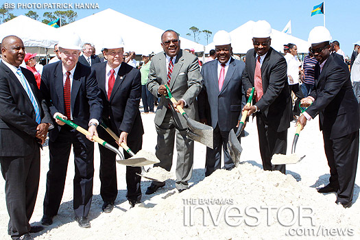 Representatives from the Government and Coastline Construction