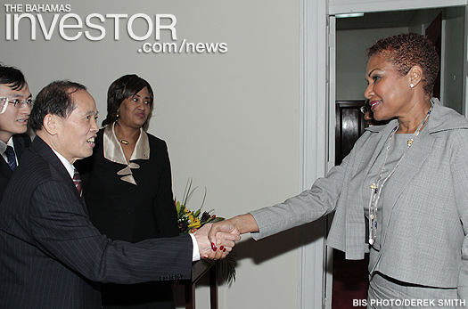 Sharon Wilson (right) greets Li Zhaozhuo